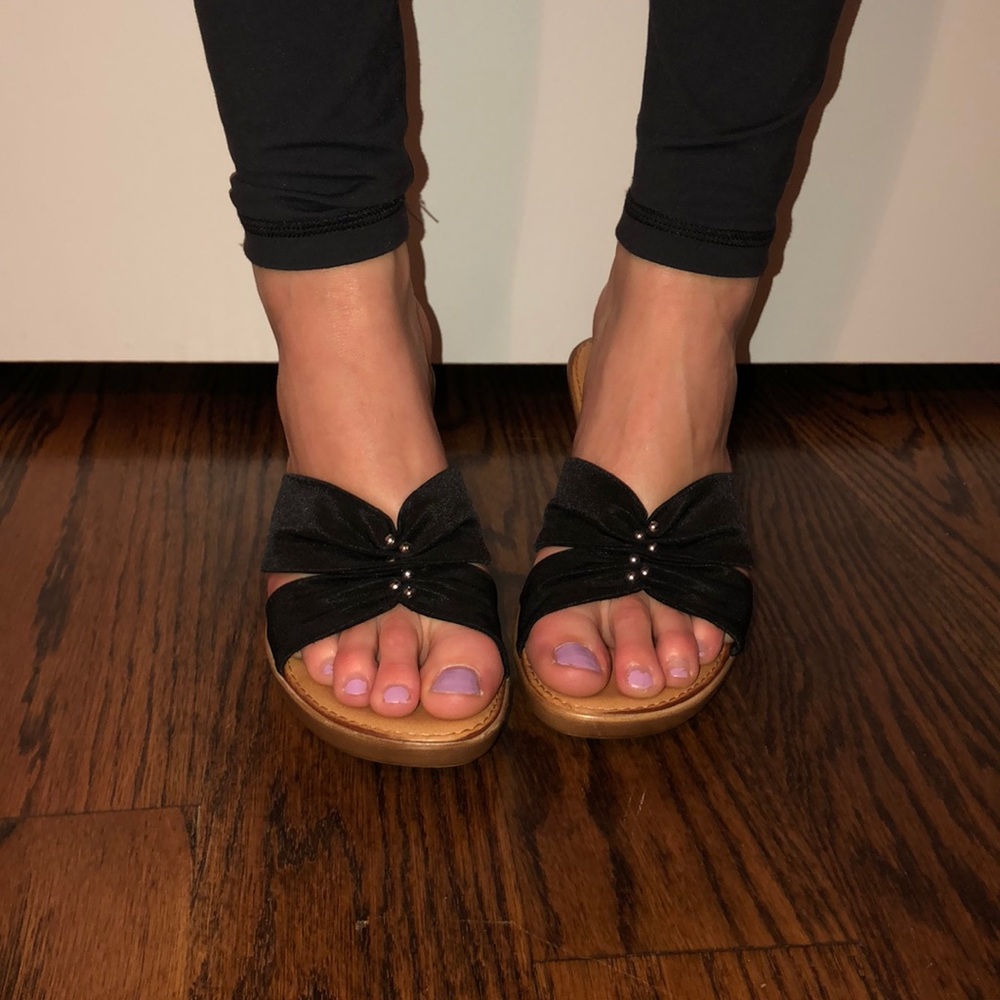 Strapped wedges